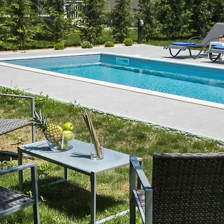 Cypress Garden Mousata