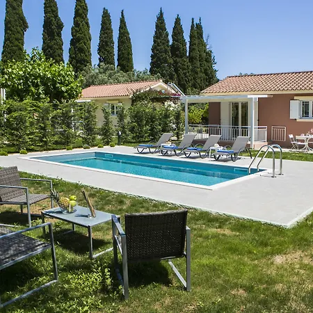 Cypress Garden Hotel Mousata