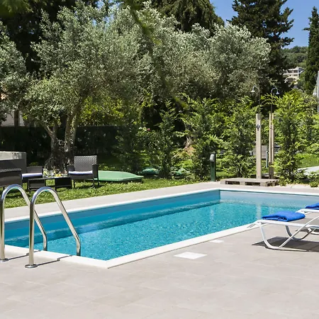 Cypress Garden 3* Mousata