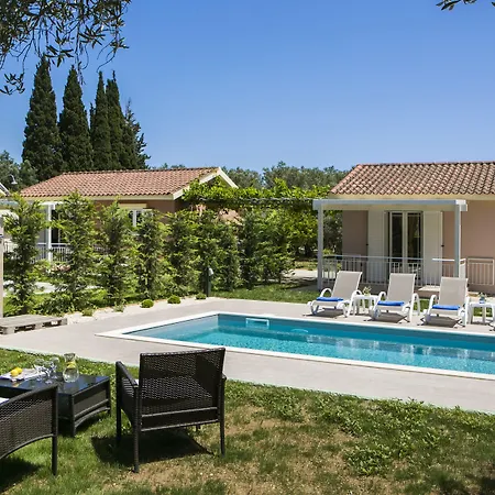 Cypress Garden Hotell Mousata