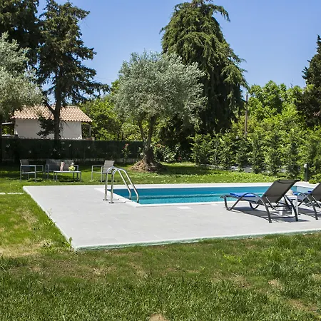 Hotell Cypress Garden Mousata