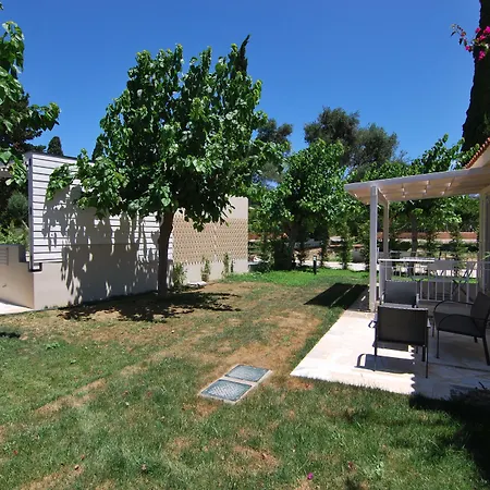 Отель Cypress Garden 3*